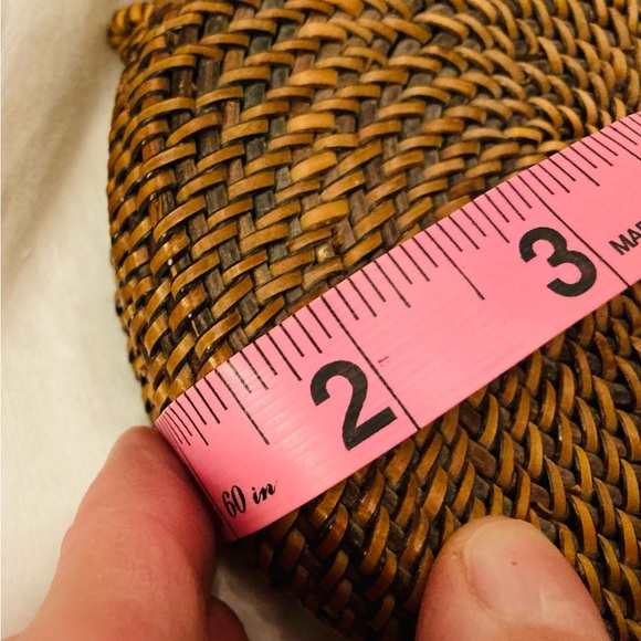 Set of four round wicker coasters in hinged round wicker box brown & tan - Picture 8 of 8